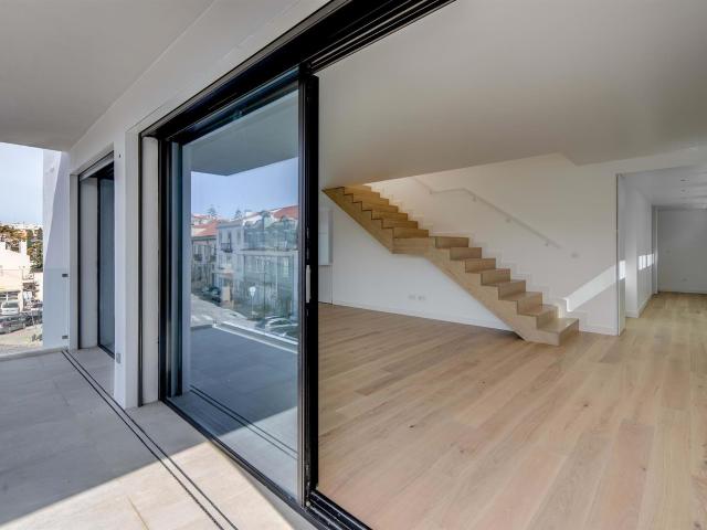 Penthouse duplex com terraço e vista mar, Monte do Estoril. 272m² Cascais e Estoril