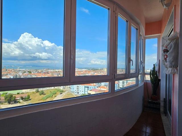 Penthouse Duplex Exclusiva T3 sendo 2 suítes em Avenida Bocage Barreiro, com Vista Panorâmica Lisboa e Rio Tejo