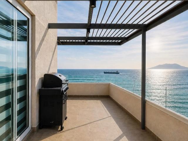 Penthouse Dúplex en Arriendo – Frente al Mar