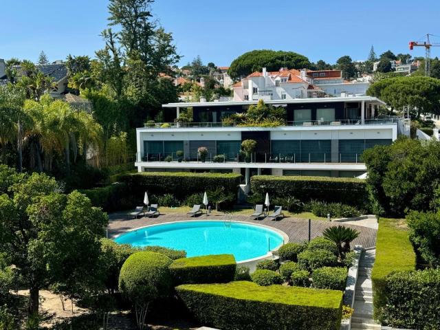 Penthouse duplex inserido num exclusivos condomínio no Estor. 290m² Cascais e Estoril