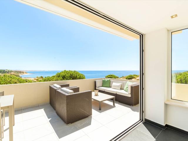 Penthouse em Primeira Linha com Vista Mar Idílica e Acesso D. 243m² Albufeira e Olhos de Água