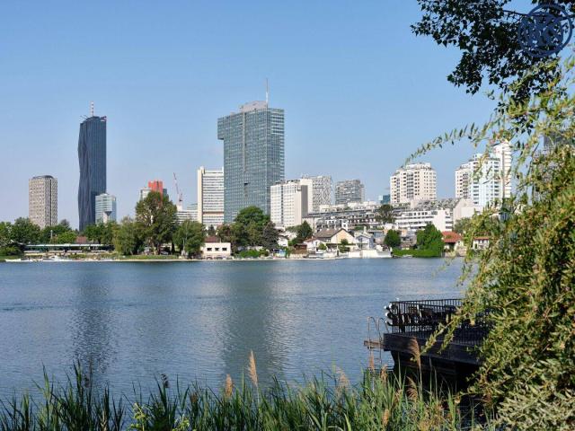 Penthouse Eleganz pur: Exklusive DG Einheit mit traumhafter Terrassenlandschaft