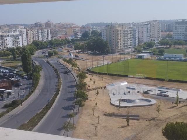 Penthouse Exclusiva com Terraço Panorâmico Setúbal
