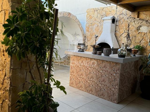 Penthouse Exclusiva T2+2 com Terraço Privativo – No Coração de Albufeira
