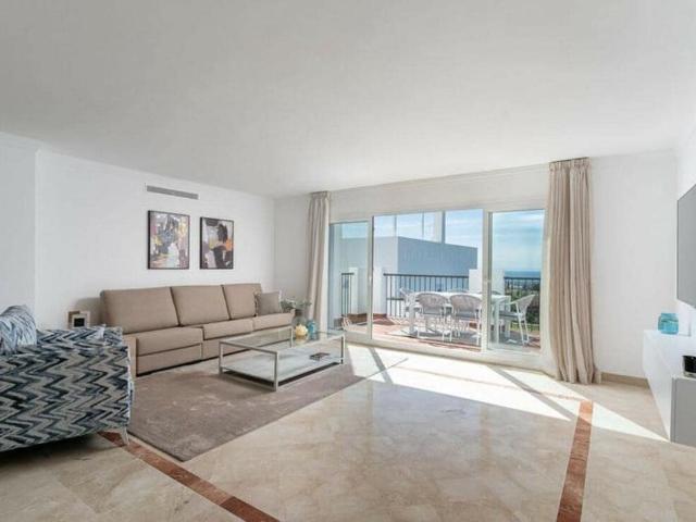 Penthouse for rent in El Paraíso, Benahavís, Málaga