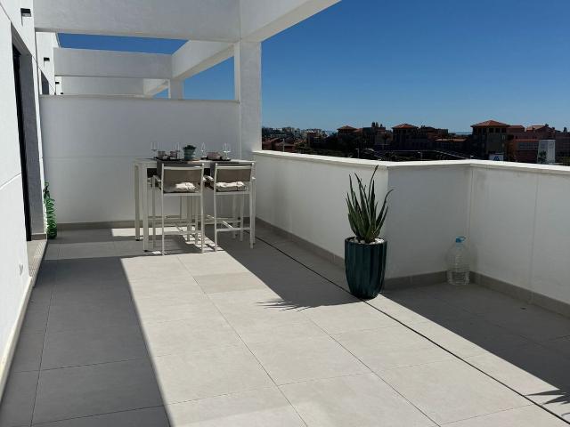 Penthouse For Rent in Estepona, Estepona