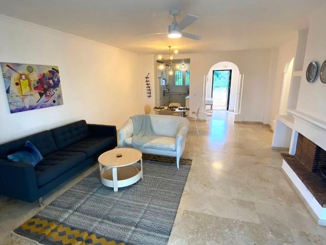 Penthouse For Rent in Estepona, Estepona