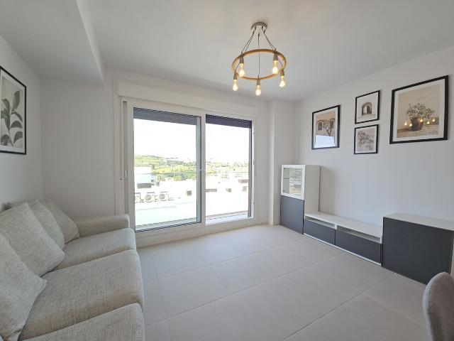 Penthouse For Rent in Estepona, Estepona