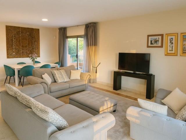 Penthouse for rent in La Alquería, Estepona, Málaga