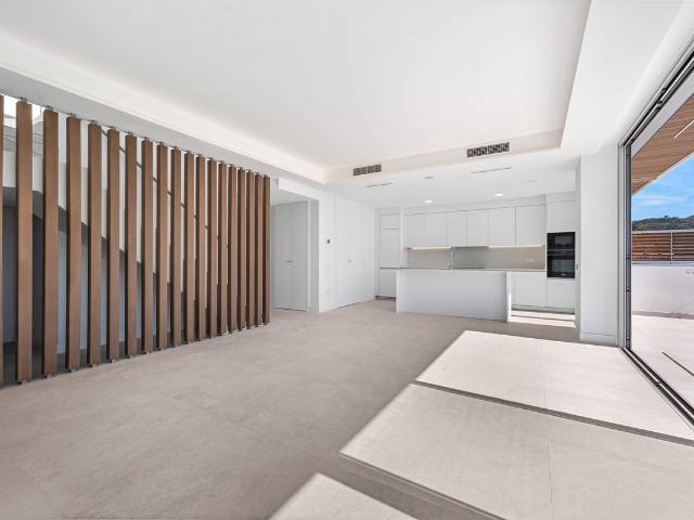 Penthouse For Rent in Marbella, Marbella