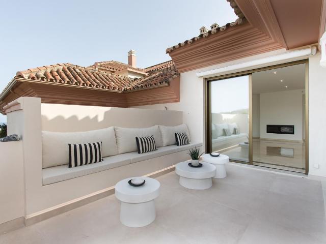 Penthouse For Rent in Marbella, Marbella