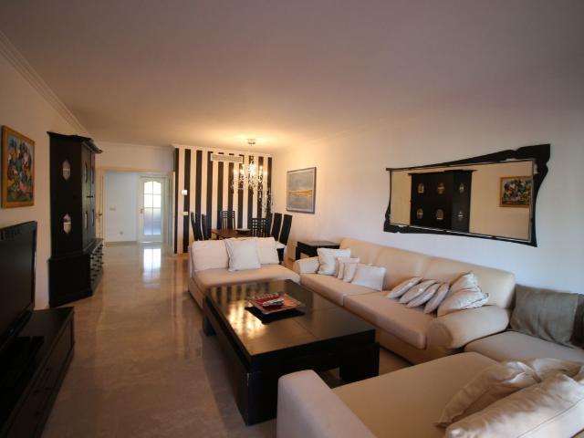 Penthouse For Rent in Puerto Banús, Marbella