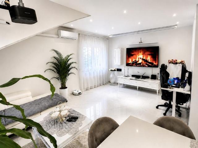 Penthouse Feeling 4 Zimmer Dachgeschosswohnung mit Garage