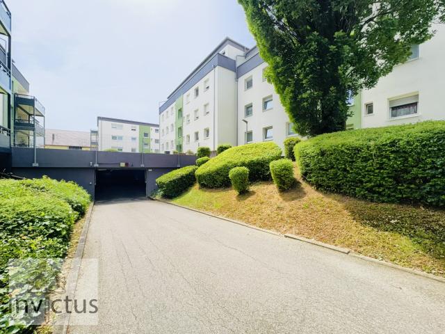 Penthouse Feeling unterm Dach: 2 Zimmer Wohnung mit großer Dachterrasse & TG Stellplatz
