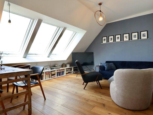 Penthouse Feeling im Altbau – 108 m² Moderne Maisonette mit 12 m² Terrasse und Grünblick