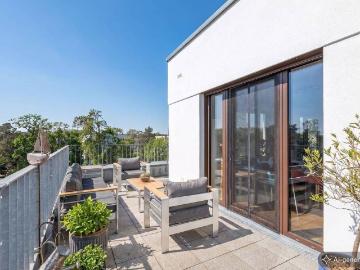 Penthouse Feeling mit Südwest Terrasse über den Dächern Berlins