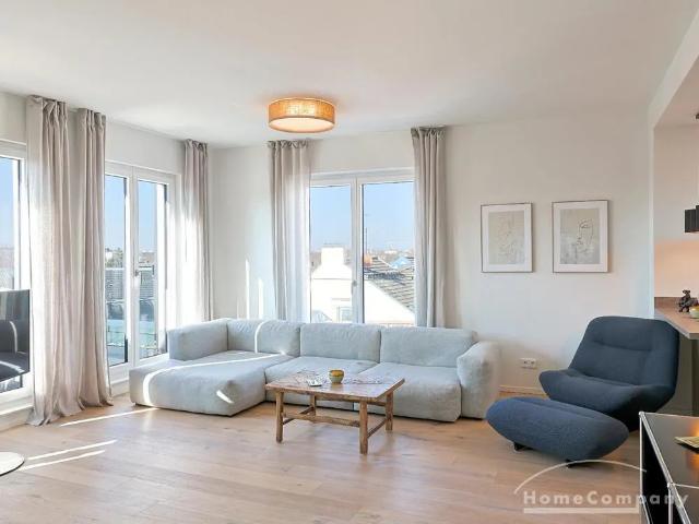 Penthouse flat close to the Alster with luxurious furnishings in Hamburg. 2 bedrooms perfect for 2 colleaques