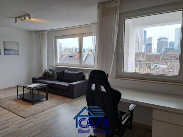 PENTHOUSE im WESTEND: 2,5 Zimmer mit Balkon und Skyline Blick