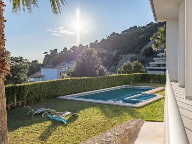 Penthouse in Altea with Spacious Terrace, Sea Views and Garage