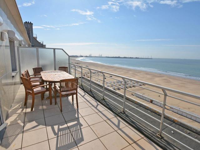 Penthouse op de Zeedijk in Duinbergen met heerlijk terras