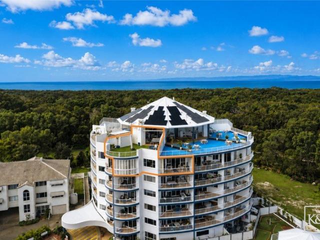 Penthouse Living Above the Fairways!