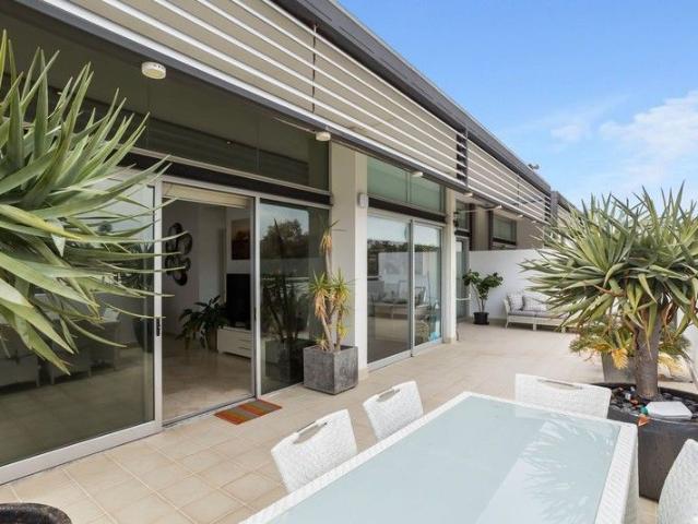 Penthouse living in a small development of 15 in central Cottesloe. 140 sqm of Living plus 100sqm of Terrace, Walk to everything!