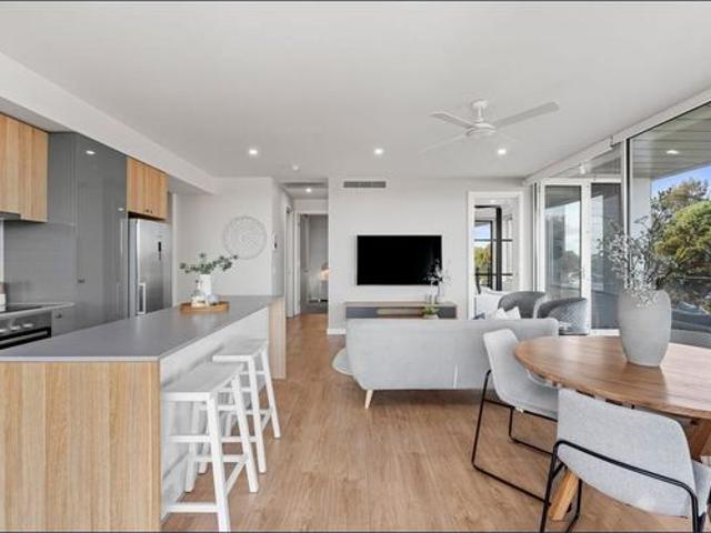Penthouse living in Stunning West Lakes!