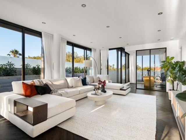 Penthouse Living in the Heart of Toorak