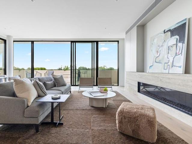 Penthouse living in the Heart of Kooyong