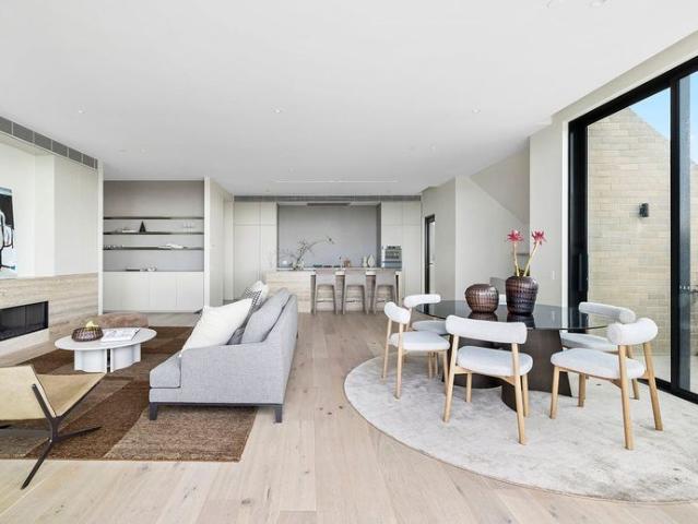 Penthouse living in the Heart of Kooyong