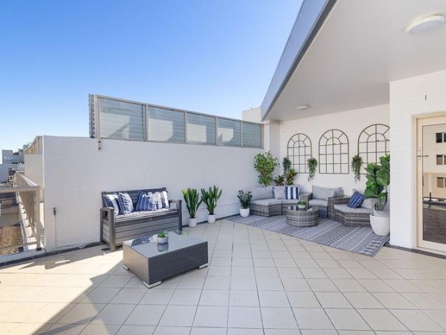 Penthouse living with spectacular rooftop terrace