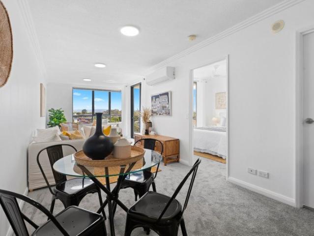 Penthouse Living with Private Rooftop Terrace & Broadwater Views
