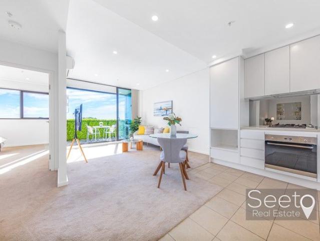 North Facing, Ultra Modern Penthouse in the Heart of Homebush