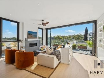 Penthouse Luxury above the Treetops Cascade Gardens