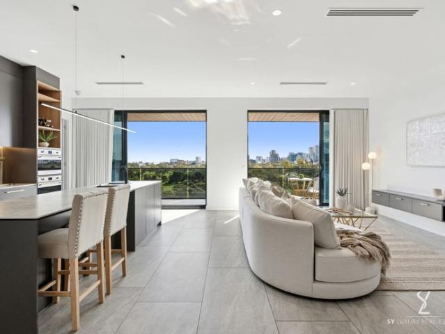 Penthouse Luxury | Breathtaking Sunrise to Sunset Vistas Over the Parklands