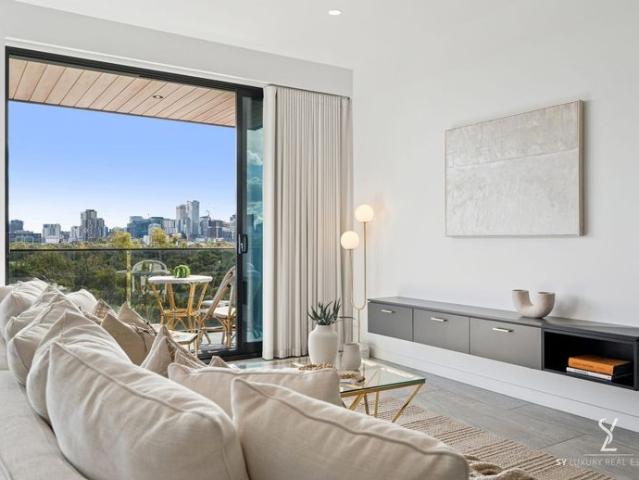 Penthouse Luxury | Breathtaking Sunrise to Sunset Vistas Over the Parklands
