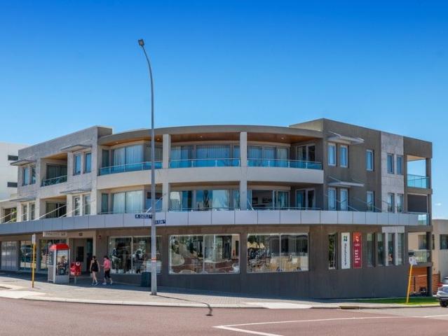 Penthouse Luxury in an Exclusive Coastal Setting