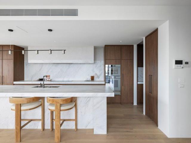 Penthouse Luxury in Kew's Sackville Ward