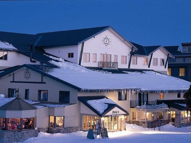 Penthouse Luxury with Breathtaking Mountain Views Ski In, Ski Out Perfection