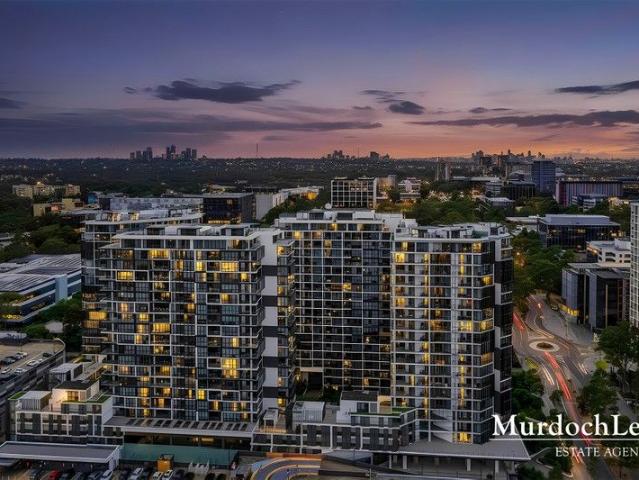 Penthouse Luxury with Harbour Bridge View House Sized Living in the Sky