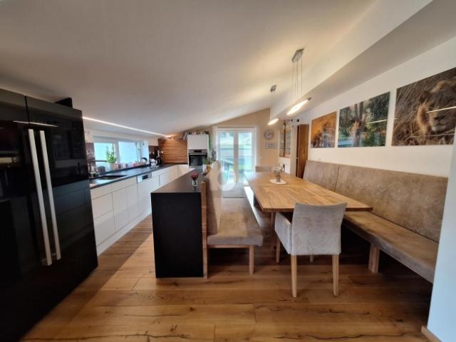 PENTHOUSE MIT EINZIGARTIGER AUSSICHT IN GUTEM ZUSTAND!