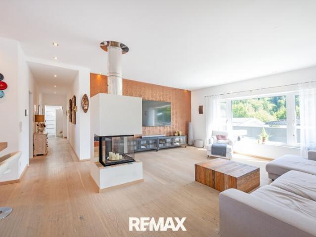 Penthouse mit großzügigen Terrassen, Garten, Jacuzzi und Gewerbefläche zur Eigennutzung/Vermietung in Oberalm