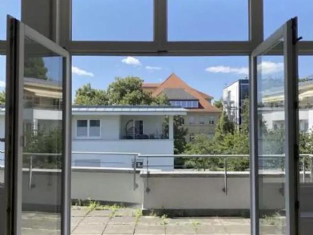Penthouse mit 31 m² Dachterrasse & TG – zentral in Nürtingen