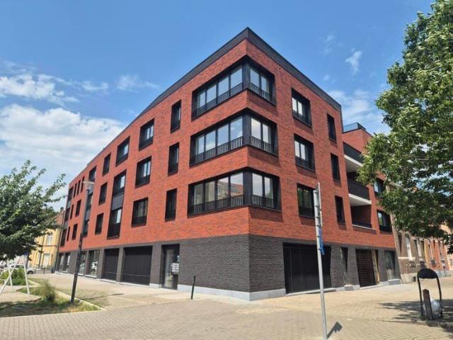 Penthouse neuf avec 3 chambres, terrasse et cave