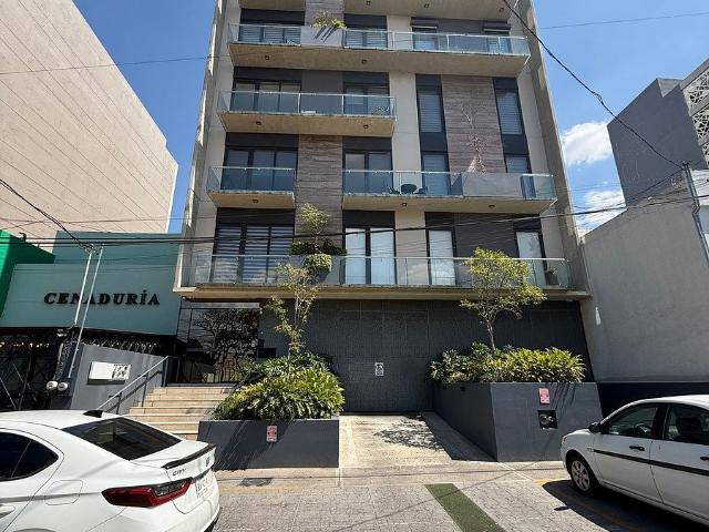 PENTHOUSE SEMI AMUEBLADO EN RENTA TORRE GUADALUPE B LIVING