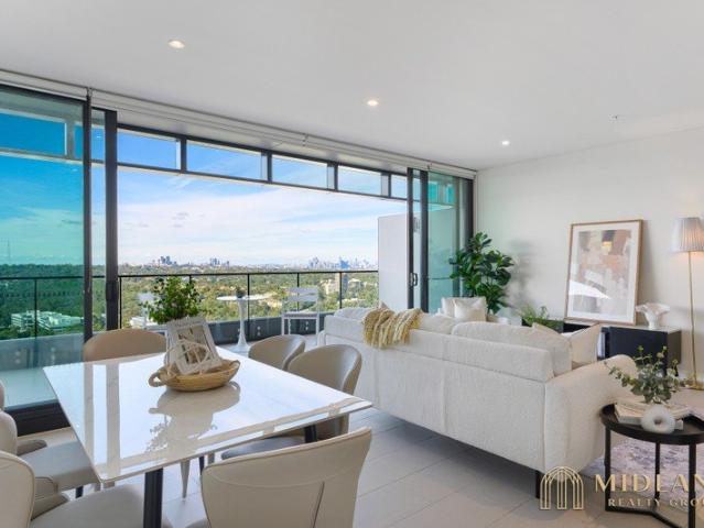 Penthouse Skyhome with Iconic Sydney Skyline & Harbour Bridge Views