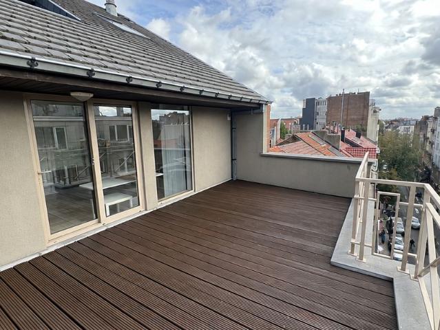 Penthouse studio + 25 m² south terrace Porte de Namur