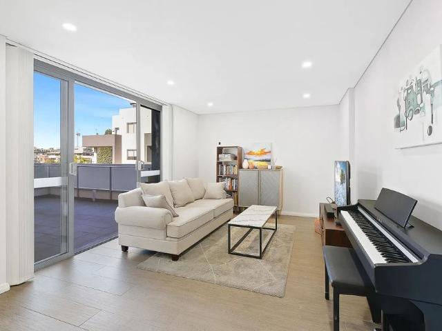 Penthouse Style Apartment Minutes' To Trains