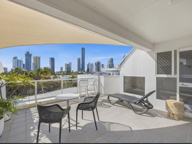 Penthouse Style Apartment on Chevron Island Main River & Skyline Views