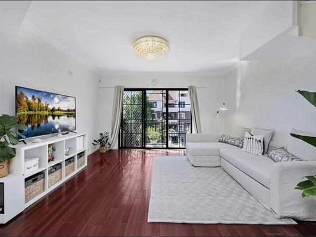 PENTHOUSE STYLE OASIS WITH FIVE BALCONIES IN THE HEART OF HURSTVILLE